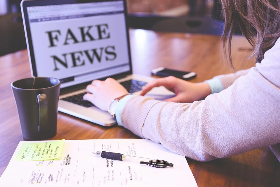 Uwaga na fake newsy